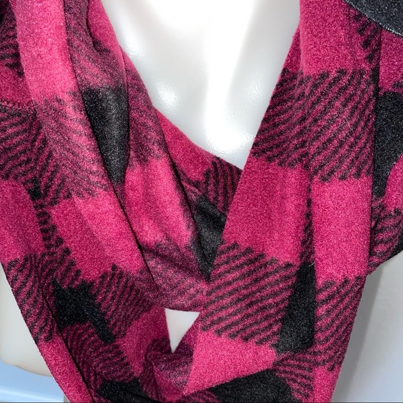 Old Navy Infinity Scarf - Picture 4 of 7